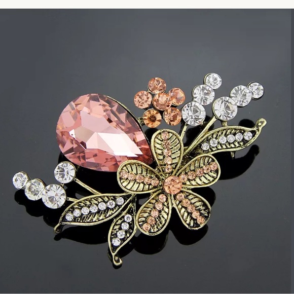 Vintage Jewelry - Vintage pink glass Rhinestone flower Bauquet pin.